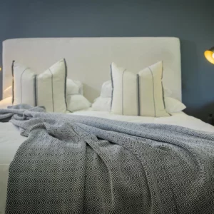 Haven & Earth Protea Cascade Throw Black/White