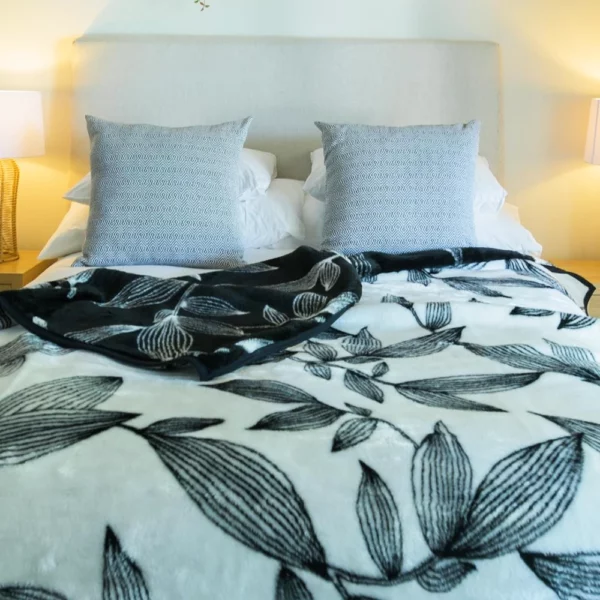 Haven & Earth Belfiore Hotel Blanket Leaf Lines Black/Natural