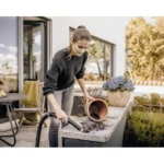 The wet and dry vacuum cleaner impresses with its compact design and robust 17-litre stainless steel container, 4 m cable, 2 m suction hose and fleece